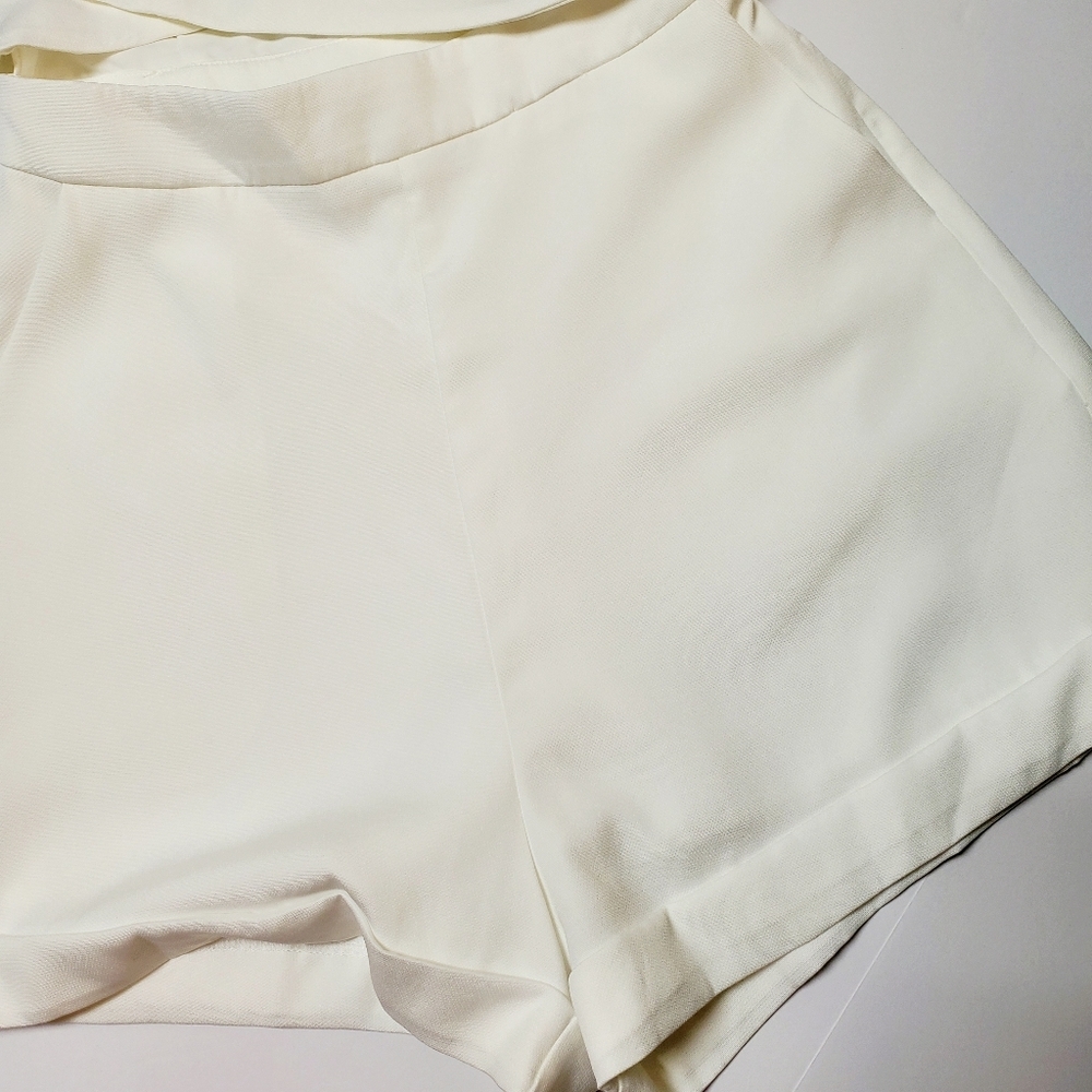 NWOT Lulus Posh and Flirty White Collared Cutout Sleeveless Romper Sz S - Picture 8 of 13